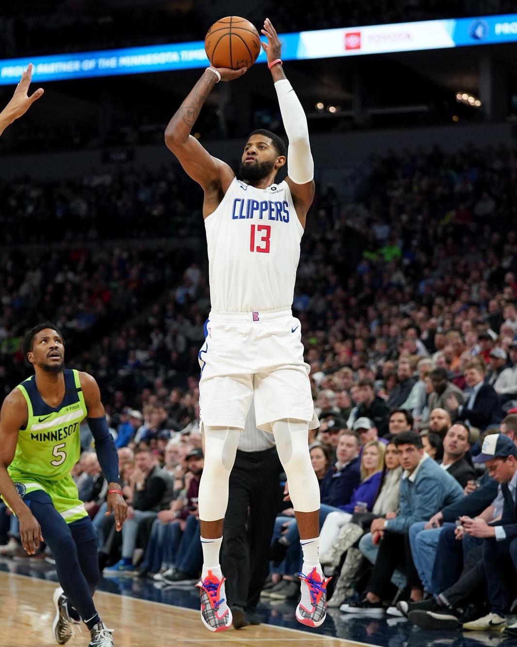 皇马维尼修斯关键进球锁定胜局（维尼修斯关键一击助皇马锁定胜利）