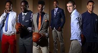 巴萨4人面临黄牌停赛风险：卡萨多、德容、费尔明和亚马尔（巴萨四将接近停赛边缘：卡萨多、德容、费尔明与亚马尔均差一黄）