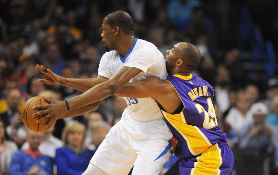 武磊受邀出席上海徐汇区足球超级联赛开幕式，并宣布比赛开幕（武磊亮相上海徐汇区足球超级联赛开幕式，宣布赛事正式启动）