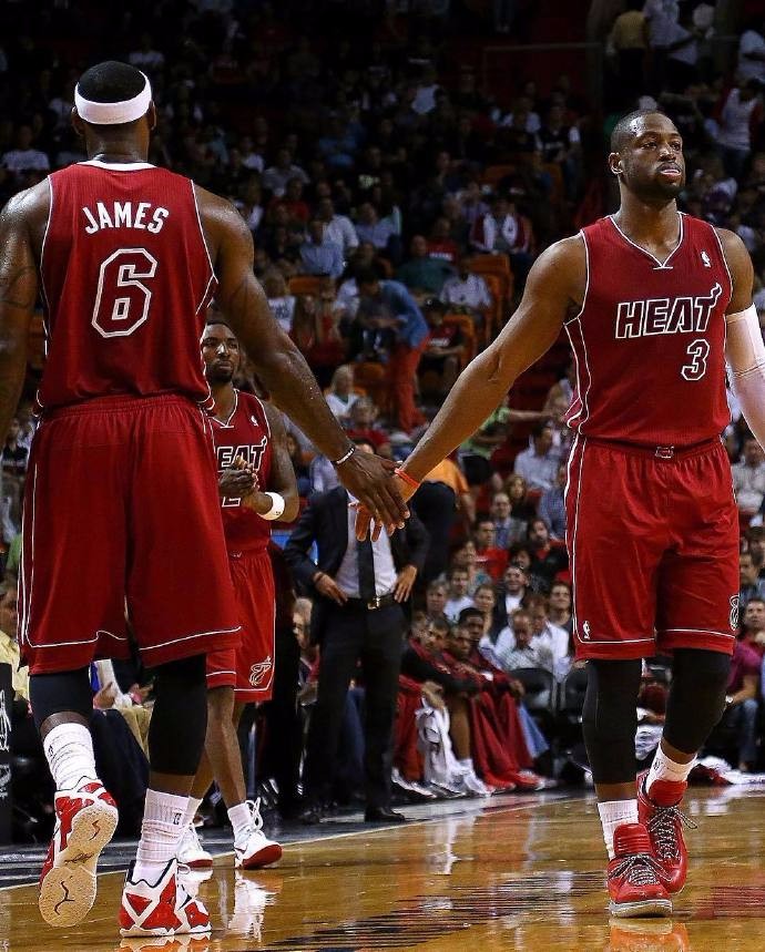 哈兰德：我和梅罗完全不在同一水平，没人能接近他们两人（哈兰德：与梅西、C罗不在一个层次，无人能接近他们的高度）