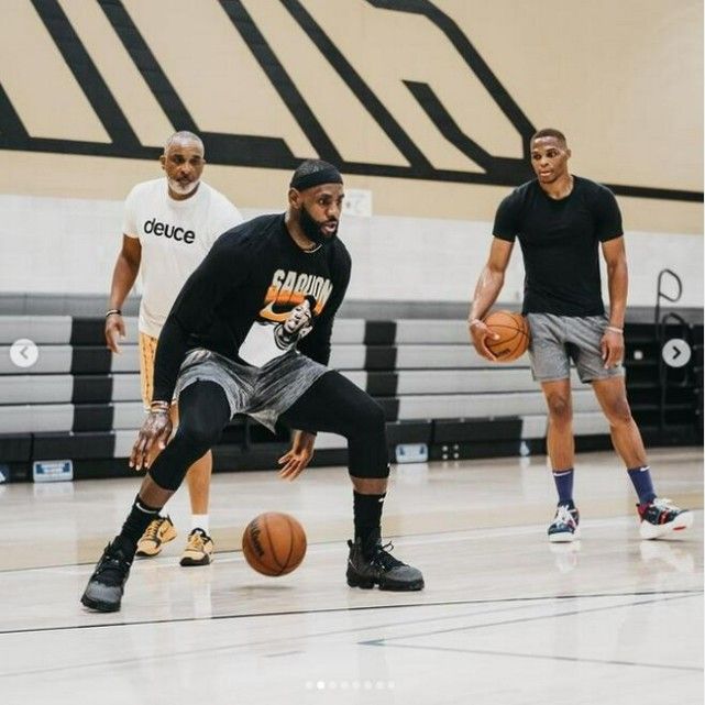 快船本场失分92创赛季新低，在此之前场均失分达118.8（快船本场仅失92分创赛季新低，此前场均失分118.8）