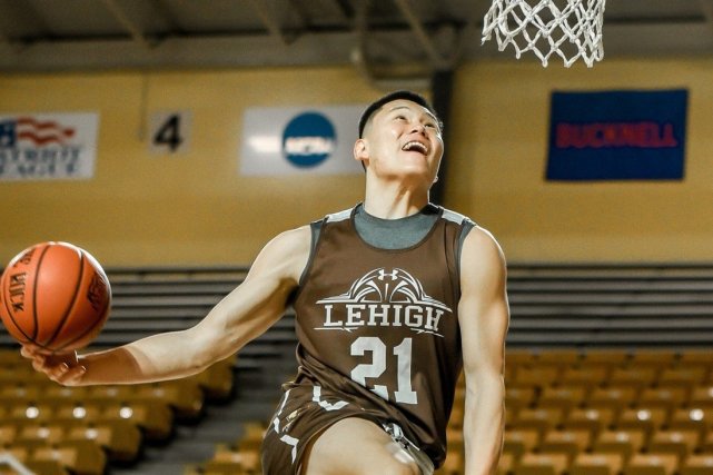 美记：马刺不愿放弃卡斯尔和哈珀，即便交易对象是字母哥（美媒：即使交易对象是字母哥，马刺也不愿送出卡斯尔和哈珀）