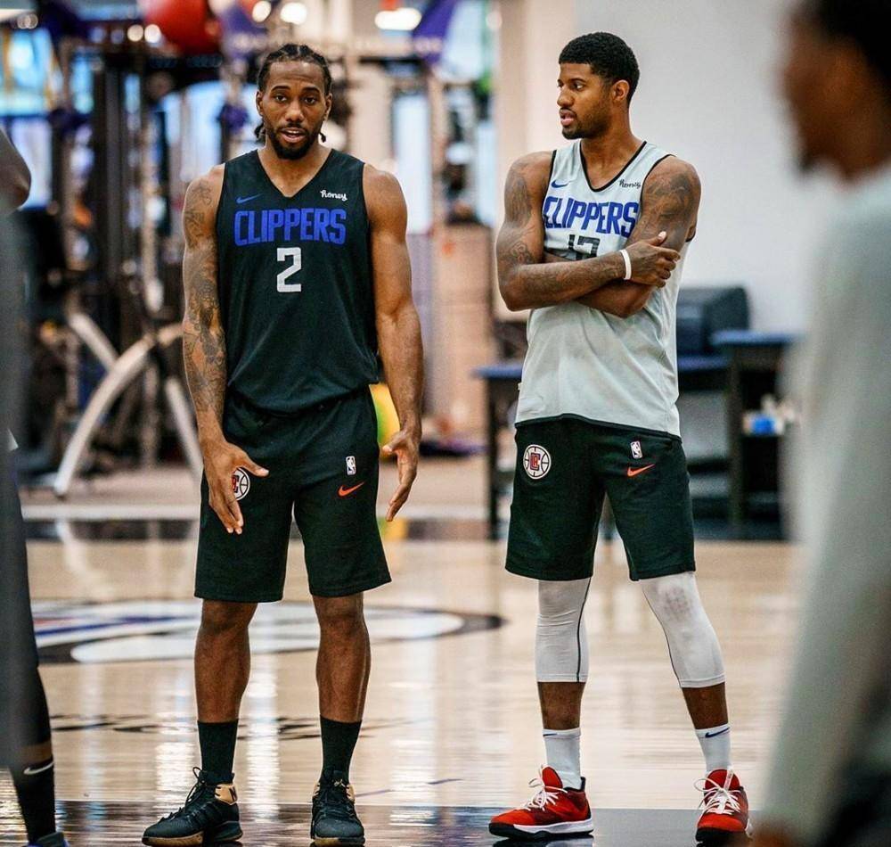 杰威复出首秀砍下11+4+8，过往32次缺阵雷霆仅1败（杰威复出首战贡献11+4+8，此前其缺阵的32场雷霆仅输1场）