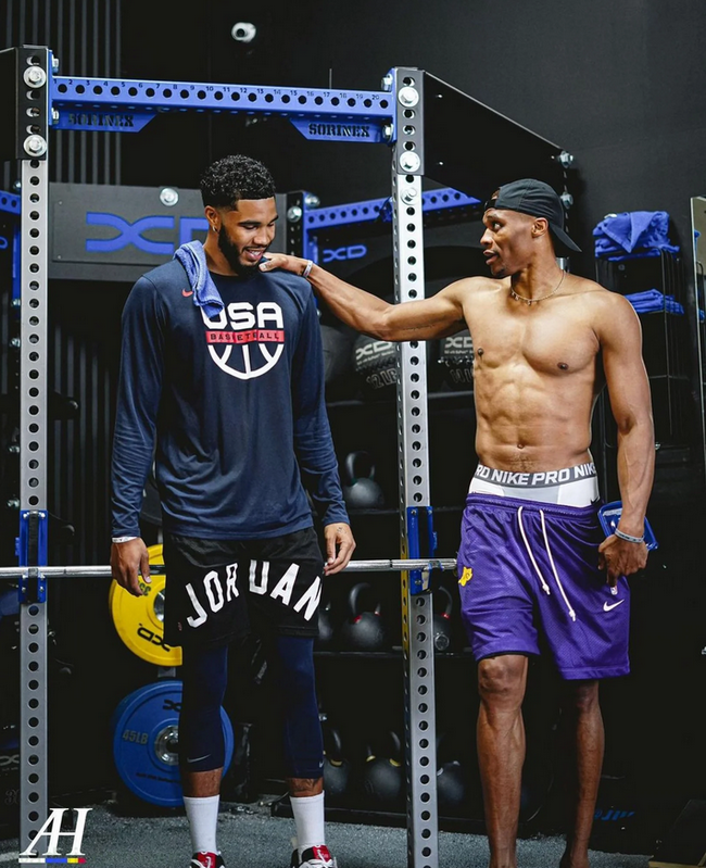 FIFA发布的世界杯赛程以美东时间计算，比北京时间慢12小时（FIFA公布世界杯赛程按美东时间计算，较北京时间晚12小时）