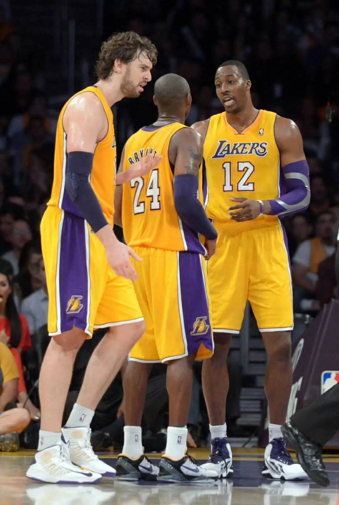 费兰·托雷斯戴帽创生涯新高！巴萨锋线涅槃重生（费兰-托雷斯上演帽子戏法刷新个人纪录，巴萨锋线浴火重生）