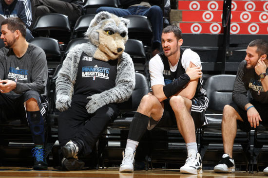 澳超半场：多布森传射，兰德尔失单刀，奥克兰1-2喷气机（澳超半场战报：多布森一传一射，兰德尔单刀不进，奥克兰暂1-2落后喷气机）