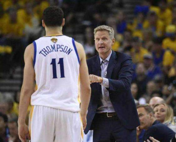 齐沃：两连败出现更衣室问题？我无需否认什么，足球总是如此（齐沃回应两连败与更衣室传闻：无需否认，足球本就如此）